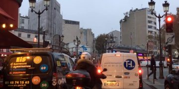 Во Франции задержали группу туристов из Китая - причины ясны