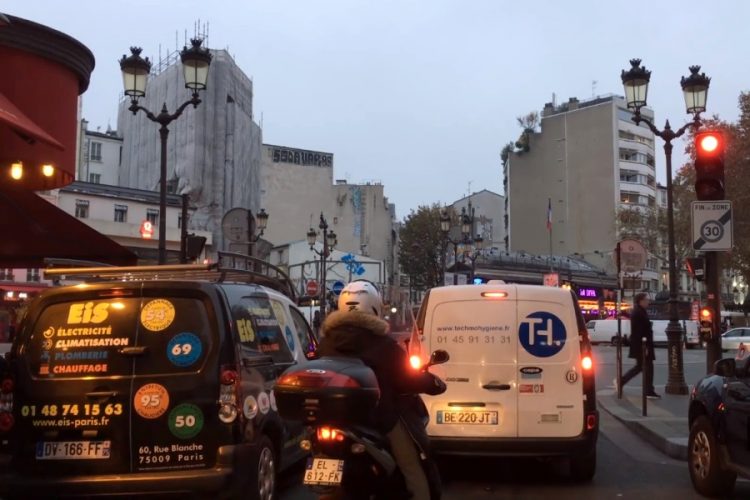 Во Франции задержали группу туристов из Китая - причины ясны