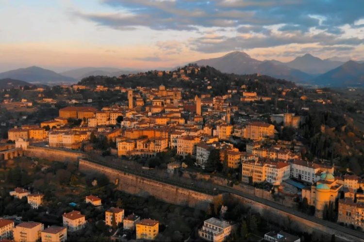 На севере Италии изолируют города из-за коронавируса