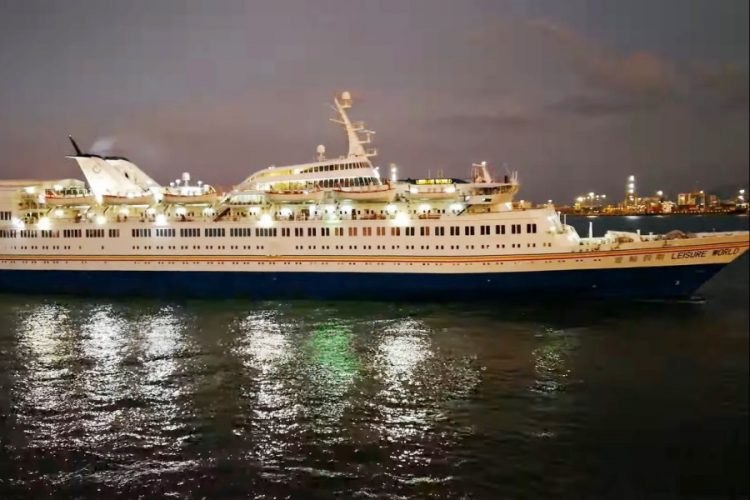 Туристы, застрявшие на судне Diamond Princess, понесут убытки