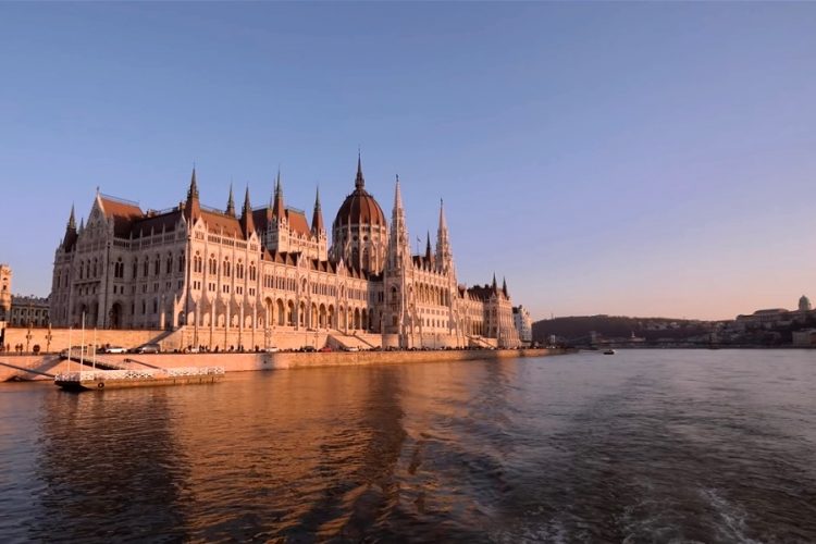 Из-за закрытия Китая американцы поехали в Европу и на Аляску