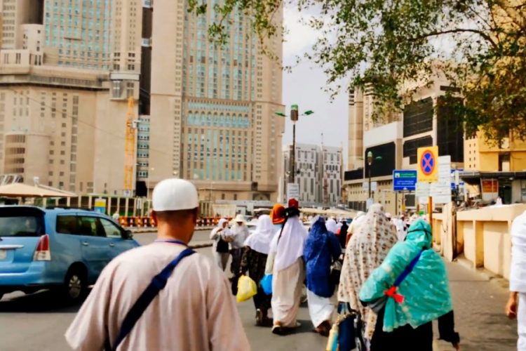 Саудовская Аравия запрещает въезд паломникам из-за COVID-19