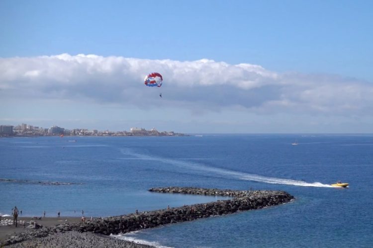 Российские туристы с юмором отнеслись к ситуации на Тенерифе