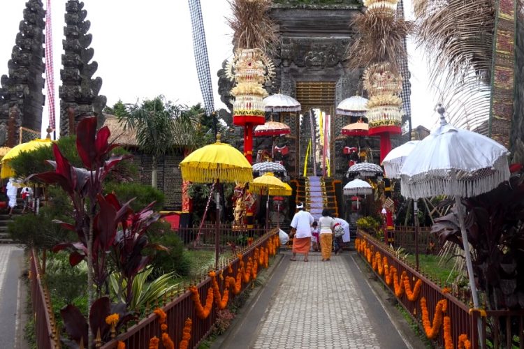 На Бали застряло 5000 китайских туристов