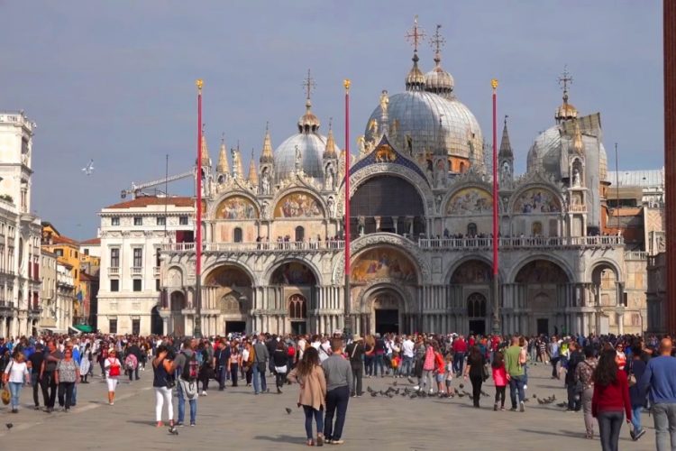 Туроператоры против остановки продаж туров в Италию