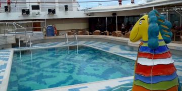 Судно Westerdam наконец смогло высадить туристов