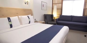 Holiday Inn Heathrow до 17 марта на карантине