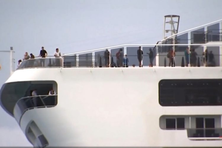 Доминикана не впустила корабль из-за коронавируса