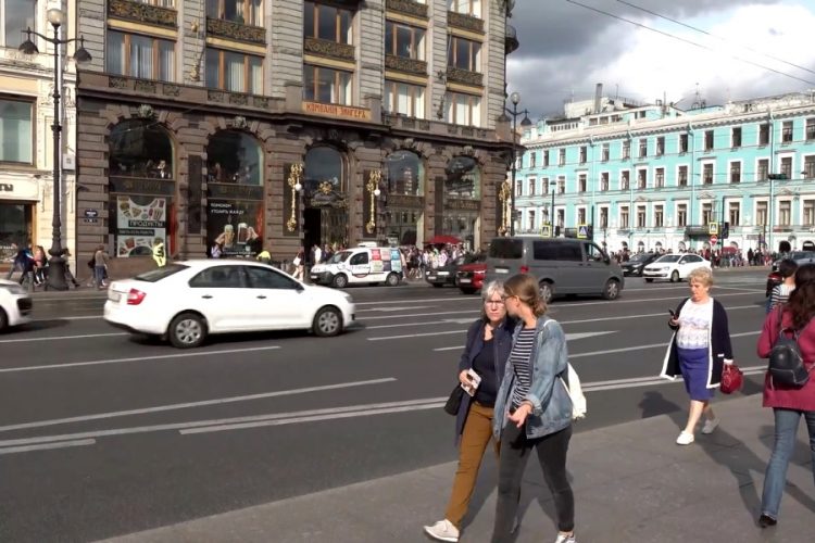 Правительство России просят помочь туроператорам