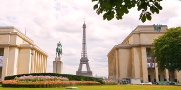 Эйфелева башня закрылась из-за забастовок