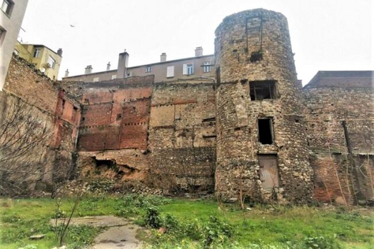 Исторические башни Стамбула могут разрушиться