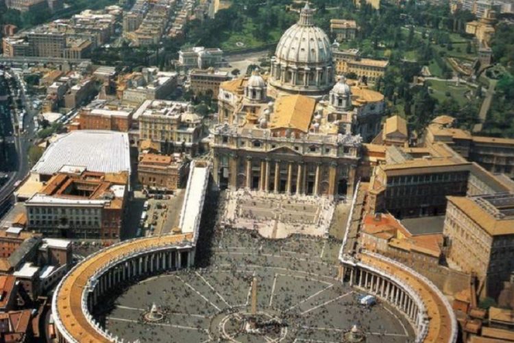 новость 10-03-2020 Площадь Святого Петра в Ватикане закрылась для туристов