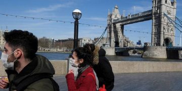 новость 25-03-2020 250 тысяч добровольцев призвала Великобритания в связи с ростом смертности от COVID-19