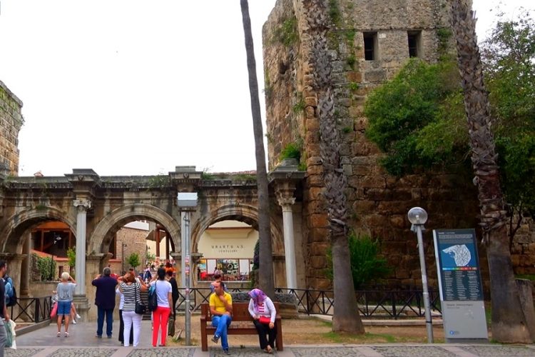 Туроператоры России отменяют полетные программы в Турцию