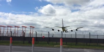 В аэропортах Великобритании не проводят проверки на коронавирус