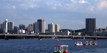 Ухань наконец-то восстанавливает работу общественных заведений