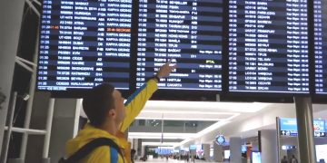 Пассажирку с коронавирусом без проблем пустили в самолет со здоровыми людьми