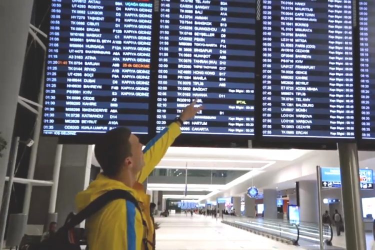 Пассажирку с коронавирусом без проблем пустили в самолет со здоровыми людьми