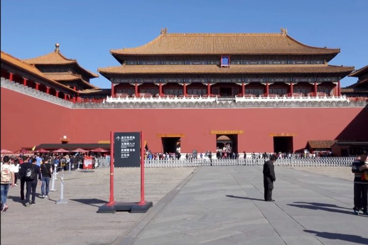 Пекин выгоняет американских журналистов из страны