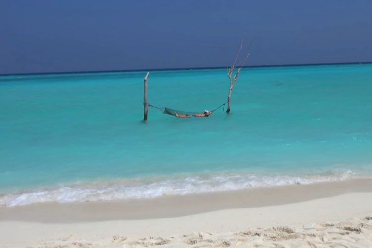 На Мальдивах отслеживают маршрут итальянца-носителя коронавируса