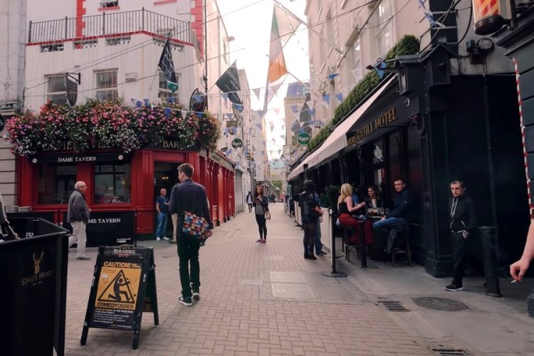 Российские туристы пока в отпуск за границу не собираются