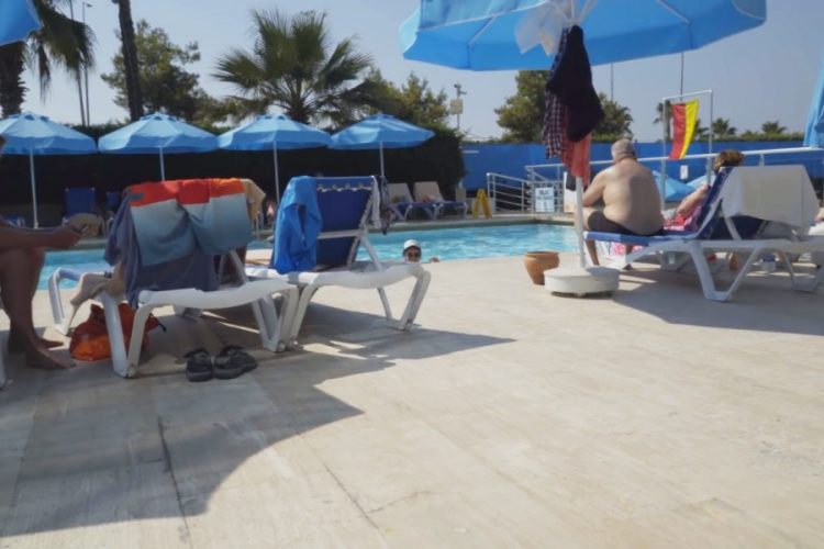 Сотрудники турецких отелей устраивают бунт из-за массовых увольнений