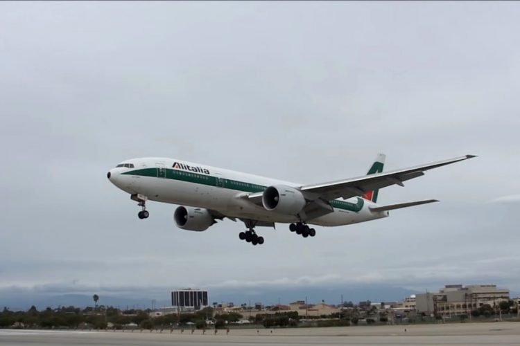 Alitalia запустится с меньшим парком самолетов