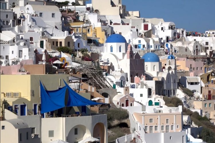 Отели Греции до конца апреля туристов не принимают