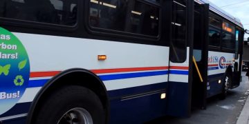 Пассажирка судится с перевозчиком за поездку в багажном отделении