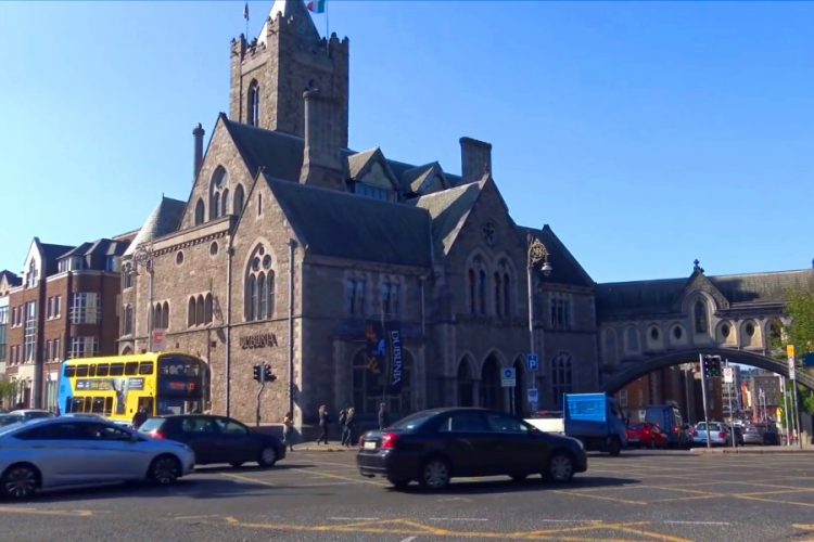 Airbnb предложит бесплатное жилье медикам