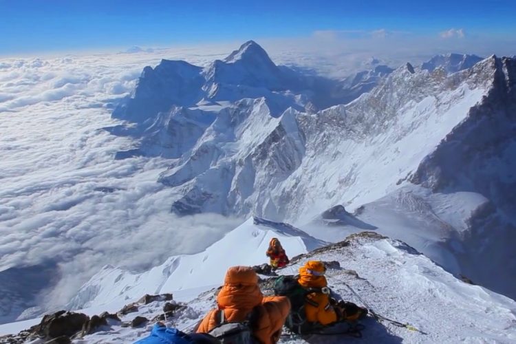 Непал больше не выдает разрешения на восхождения на Эверест