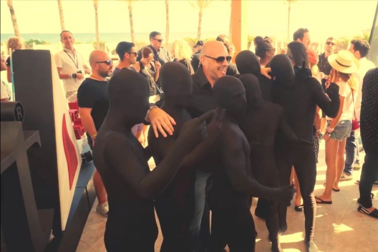 В Европе набирают популярность вечеринки в честь коронавируса