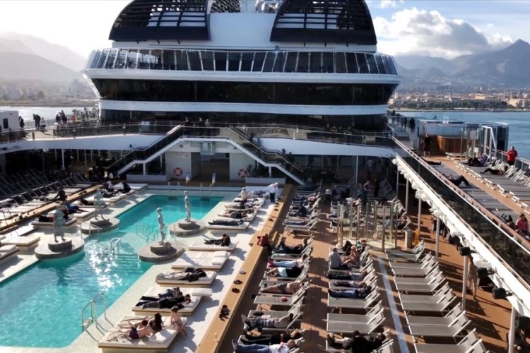 Пассажиров корабля MSC Meraviglia успокаивали перцовым баллончиком