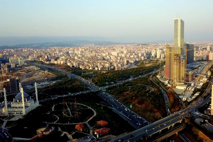 Турецкие звезды начали давать концерты онлайн