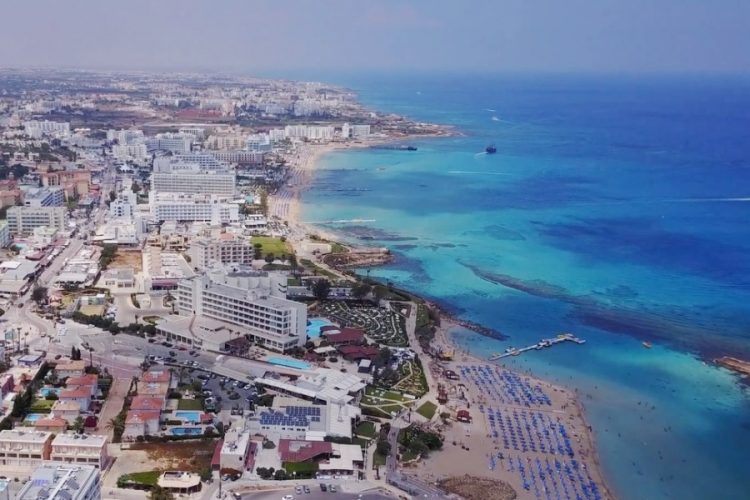 Россияне могут занять место британцев на Кипре