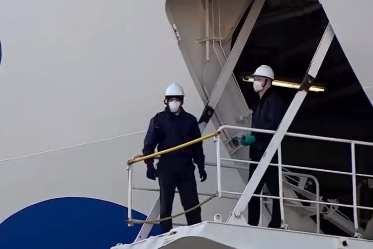 Круизный корабль может встать на карантин у побережья Калифорнии