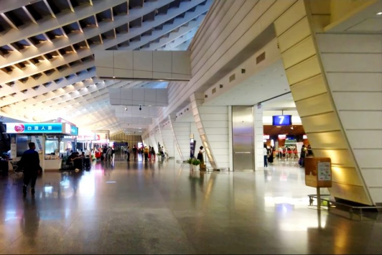 Спецтакси будут возить туристов на карантин из аэропортов Тайваня