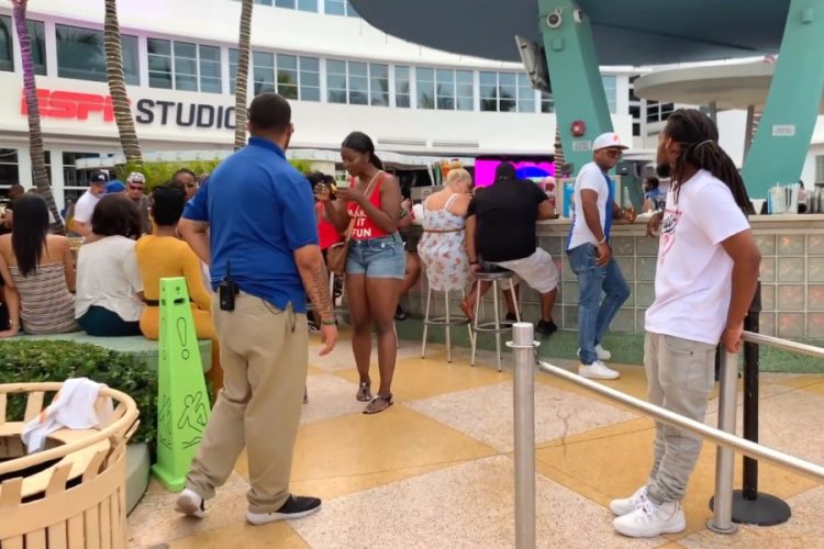 Майами-Бич отменяет фестиваль ЛГБТК и остальные праздники