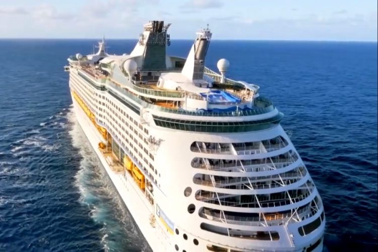 Royal Caribbean приостанавливает рейсы по всему миру