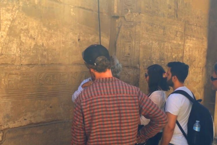 Машины скорой помощи готовы эвакуировать больных в Луксоре