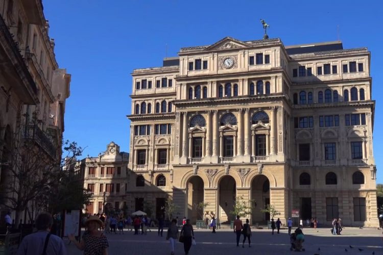 Куба не собирается закрывать границы