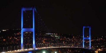 Достопримечательности Стамбула подсветят синим в честь Дня аутизма