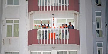 В Турции провели карнавал апельсиновых цветов на балконах