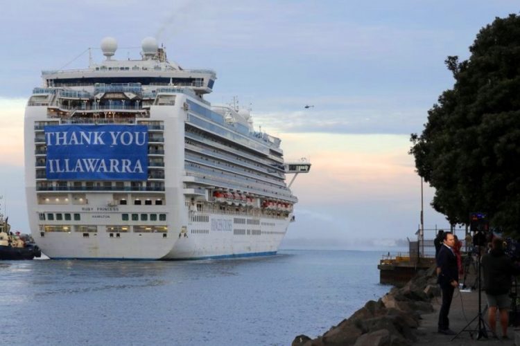 Круизный лайнер, ставший источником коронавируса, покинул Австралию