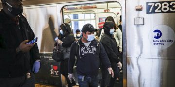 В Нью-Йорке пассажиры целенаправленно пропускают поезда