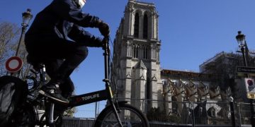 В соборе Нотр-Дам провели службу