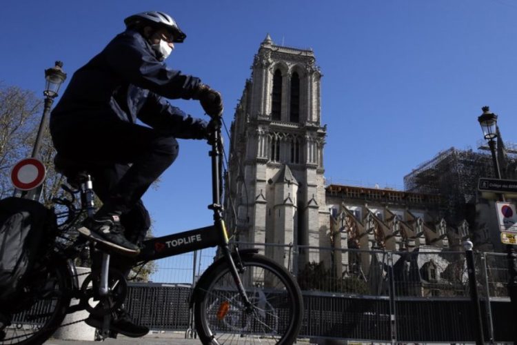 В соборе Нотр-Дам провели службу