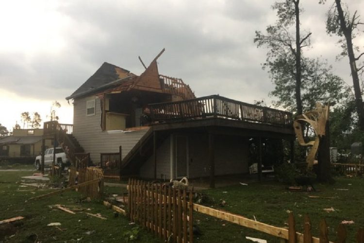 новость 25-04-2020 Сильные торнадо, наводнения и грозы обрушились на США