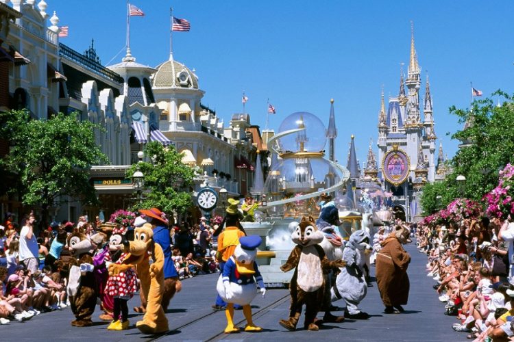 новость 23-04-2020 Диснеевские тематические парки могут не открыться до 2021 года