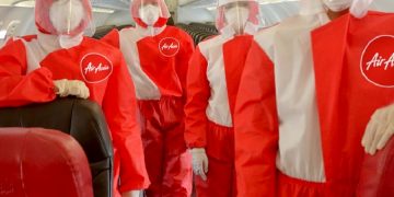 новость 28-04-2020 Авиакомпания AirAsia снабдила экипаж новой униформой